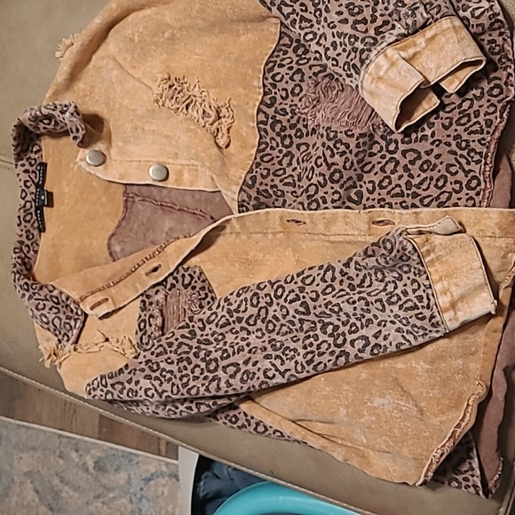 HYFVE Jackets & Blazers - Cute distressed multi-print woman's denim jacket size M. EUC.